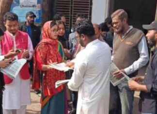 Distribution of leaflets of the Declaration of the July Revolution in Barishal: A Sign of Protest and Resistance distribution-of-leaflets-of-the-declaration-of-the-july-revolution-in-barishal-a-sign-of-protest-and-resistance