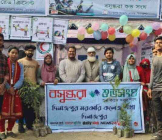 Gift of trees in exchange for plastic in Dinajpur by Basundhara Shubhshongho. gift-of-trees-in-exchange-for-plastic-in-dinajpur-by-basundhara-shubhshongho