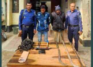 Two Robbers Arrested with Weapons in Rayganj, Bangladesh two-robbers-arrested-with-weapons-in-rayganj-bangladesh