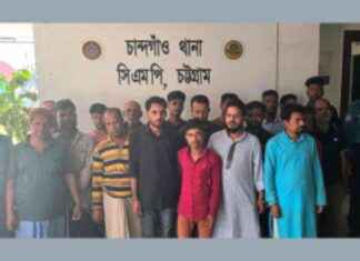জুয়া সরঞ্জাম ও নগদ টাকাসহ গ্রেপ্তার ১৯ – সম্পূর্ণ সংবেদনশীল