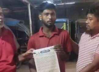 Video of Leaflet Distribution Leads to Arrest of 2 Awami League Leaders video-of-leaflet-distribution-leads-to-arrest-of-2-awami-league-leaders