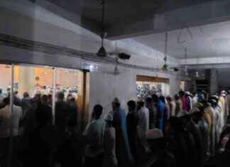 First Taraweeh Prayer at Khulna Mosque – Worshippers Flock first-taraweeh-prayer-at-khulna-mosque-worshippers-flock