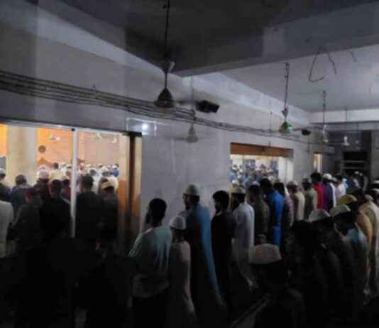 First Taraweeh Prayer at Khulna Mosque – Worshippers Flock first-taraweeh-prayer-at-khulna-mosque-worshippers-flock