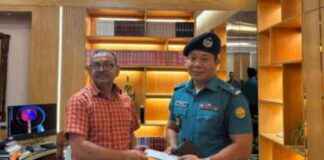 ডিএমপি কমিশনার ওসিকে পুরস্কৃত করলেন ধানমন্ডি থানা